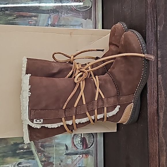 UGG Australia Catalina boots women's size 6 - Picture 1 of 11